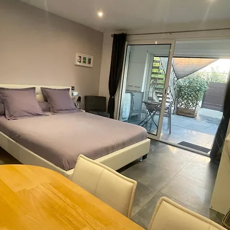 Apartment A 400 M Confort Terrasse Clim Parking Hyeres